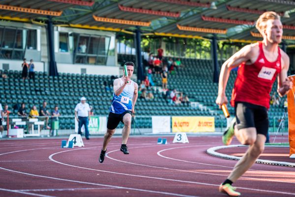 Jan Gutzeit (BTB Oldenburg) als Startlaeufer für die 4x100m Staffel des BTB Oldenburg am 02.07.2022 waehrend den NLV+BLV Leichtathletik-Landesmeisterschaften im Jahnstadion in Goettingen (Tag 1)